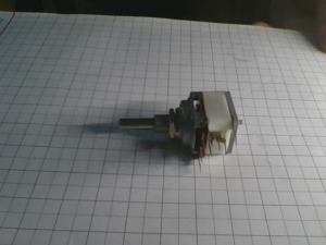 POTENZIOMETRO 5KOHM LOGARITMICO + DEVIATORE RUWIDO