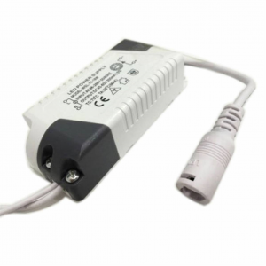 DRIVER LED Input : AC85-265V 50/60Hz ; Output : DC24-72V 300mA +-5% TC:75°C TA:50°C - 8-18W