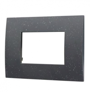 PLACCA NERA PUNTINATA ORO IN PLASTICA 3 POSTI BTICINO LIVING