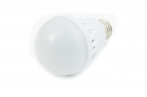 LAMPADINA LED LUCE EMERGENZA BATTERIA RICARICABILE ANTI BLACKOUT E27. LUCE BIANCO FREDDA, 7W