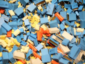 KIT 100 CONDENSATORI POLIESTERE